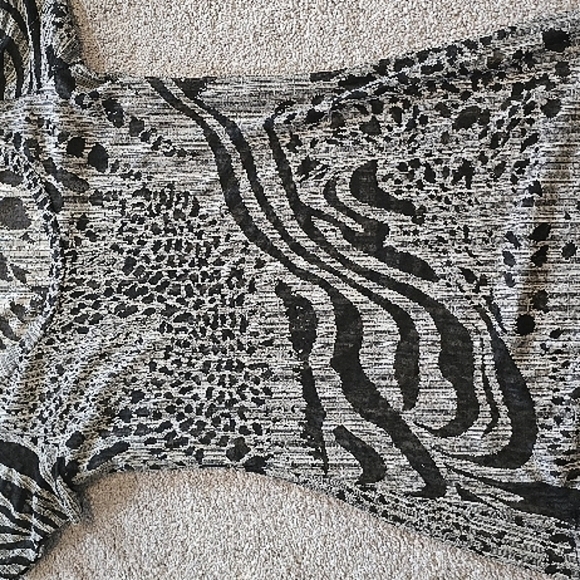 BKE Black and Gray Striped Tee - Picture 1 of 2